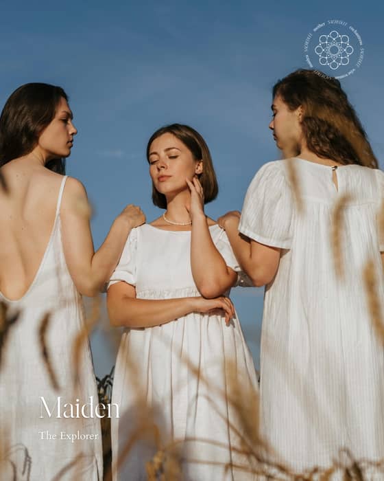 At SacredLee we organize everything around four archetypes of womanhood.
The Maiden: in discovery, learning what feels